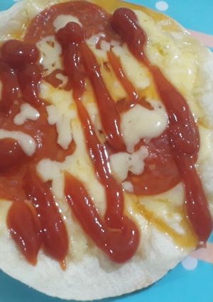 Una foto de Pizza de pepperoni en 5 minutos con sólo 3 ingredientes