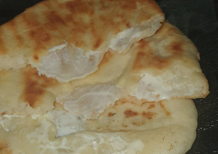 Naan au fromage