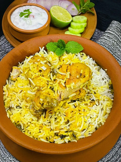 A picture of Hyderabadi Chicken Dum Biryani.