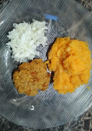 Zabfasírt sütőtökös krumplipürével és kàposztasalival recept fotója