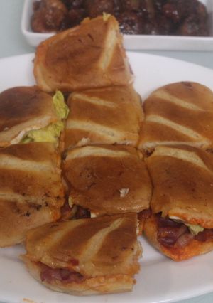 Una foto de Panes de leche con bacon y queso fresco