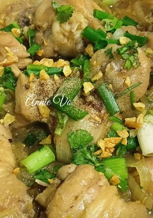 Hình của món Gà kho hành tây.
