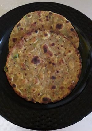 मिस्सी रोटी (missi roti recipe in Hindi) रेसिपी मुख्य फोटो
