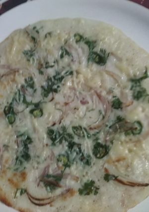 A picture of Cheese Onion Uttapam.