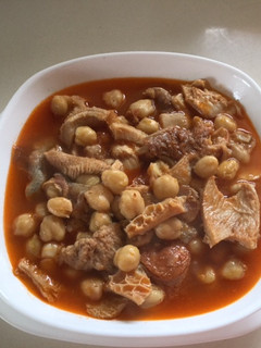 Una foto de Garbanza con callos
