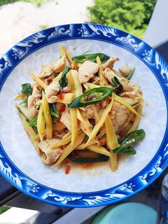 รูปของ ผัดไก่หน่อไม้ใบโหระพา