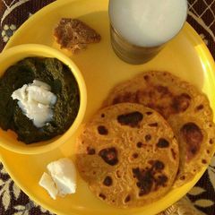 Sarson da saag te makki di roti A picture of Sarson da saag te makki di roti.