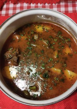 A picture of Aloo gosht.