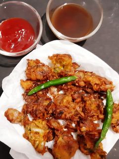 प्याज़ के पकौड़े (pyaz ke pakode recipe in Hindi) रेसिपी मुख्य फोटो
