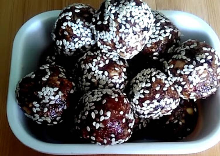 Step-by-Step Guide to Prepare Favorite Khajoor ke laddo Cooking Basics for Newbies