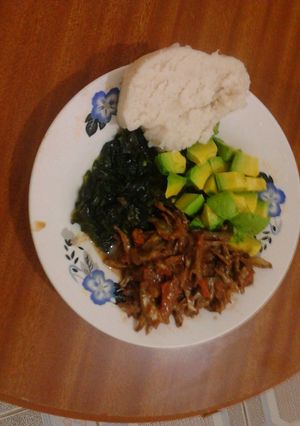 A picture of Omena fried,served with greens and ovocado.