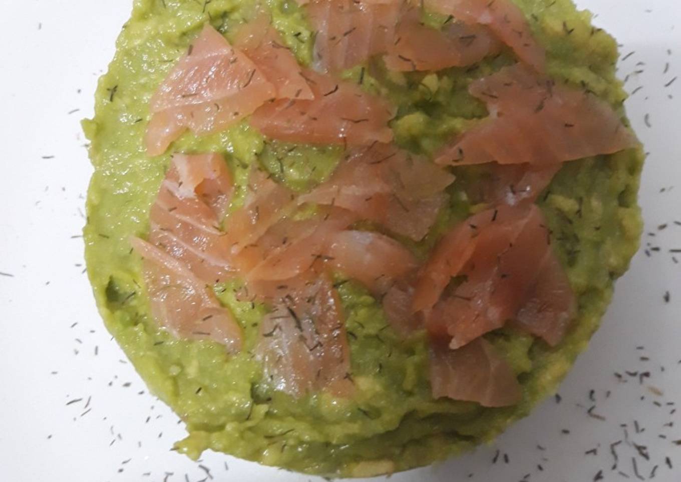 Tartar de salmón ahumado y aguacate