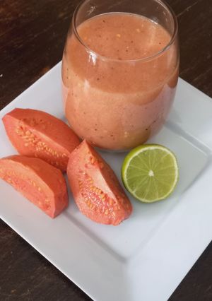 Una foto de Licuado de Guayaba y Lima