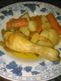 Una foto de Pollo con patatas y zanahoria