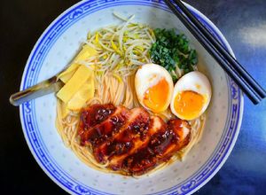 Une photo de Miso râmen au poulet teriyaki