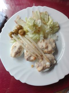 Una foto de Huevos rellenos con ensalada