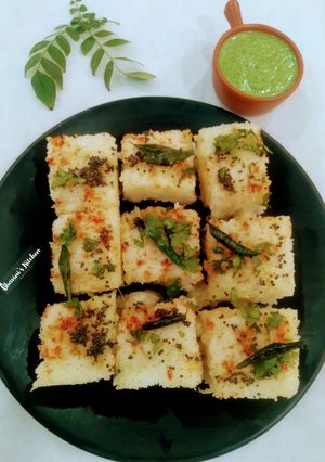 ઇન્સ્ટન્ટ રવા ઢોકળા (Instant Rava Dhokla Recipe In Gujarati) રેસીપી મુખ્ય ફોટો
