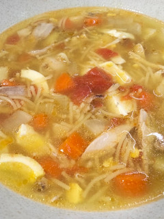 Una foto de Sopa de pollo o menudillos