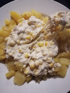 Una foto de Papas al horno con crema de pollo queso y choclo