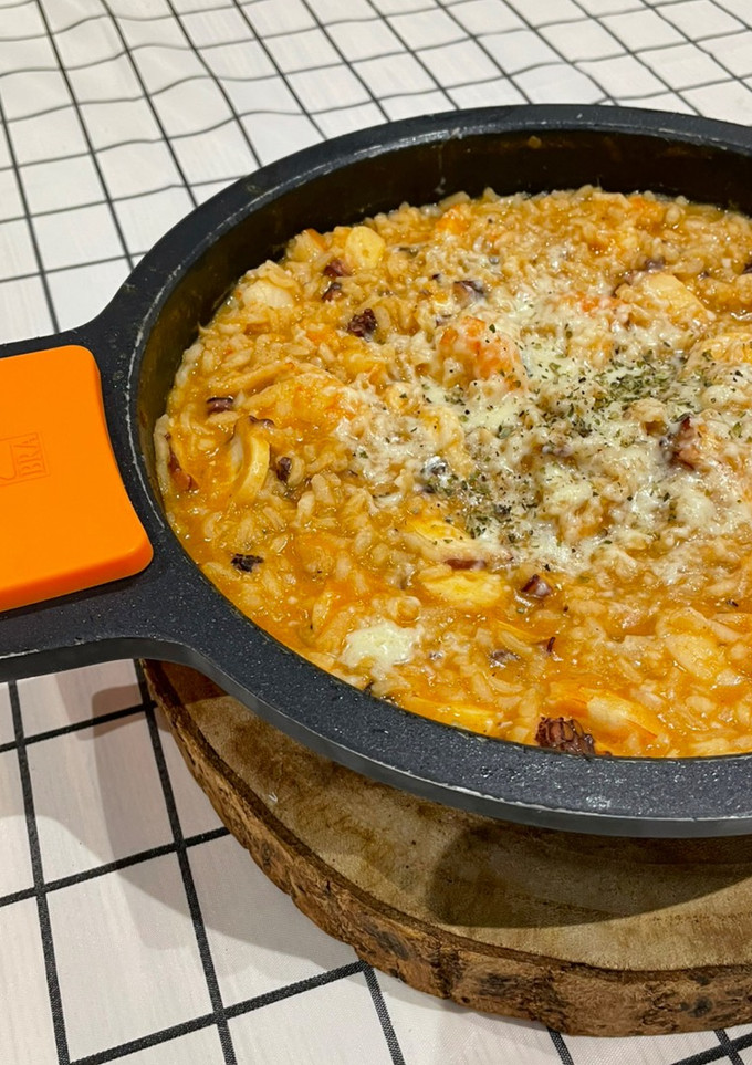 Una foto de Arroz meloso de pulpo “a feira”, langostinos y queso