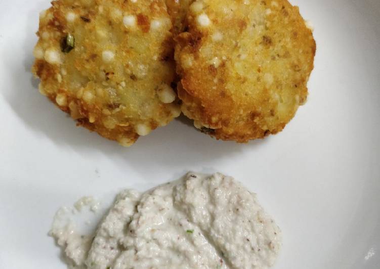 Sabudana Tikki with Peanut coconut chutney