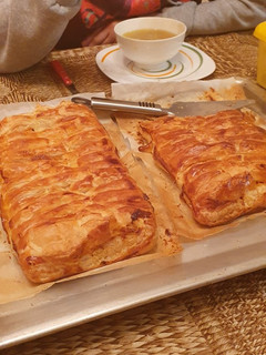 Una foto de Empanada de pollo y queso