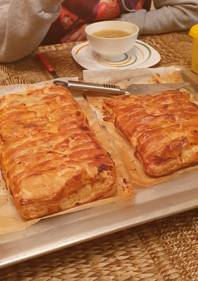 Una foto de Empanada de pollo y queso