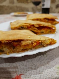 Una foto de Empanada de sardinas (xoubas)