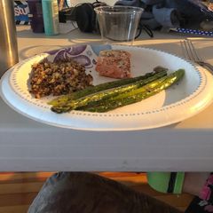 A picture of The “I love salmon” meal.