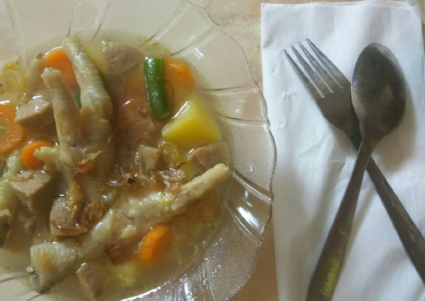Sop ceker ayam sosis
