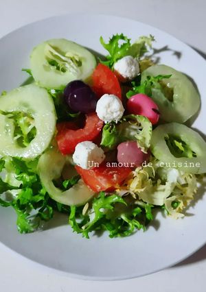 Une photo de Salade composée au fromage 🥗