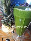Licuado verde de piña, kiwi, apio y espinacas