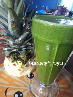 Una foto de Licuado verde de piña, kiwi, apio y espinacas
