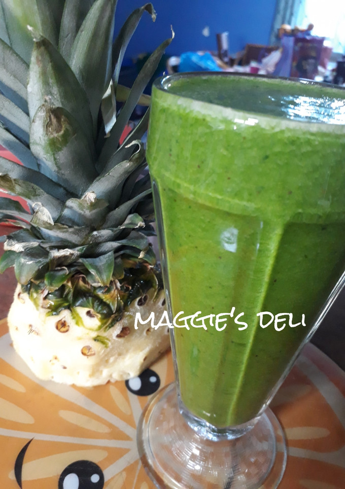 Una foto de Licuado verde de piña, kiwi, apio y espinacas