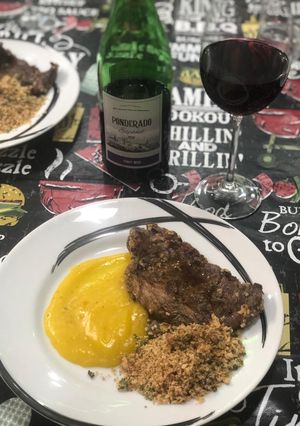 Foto de Contrafilé com mandioquinha cremosa e Farofa de Pinhão