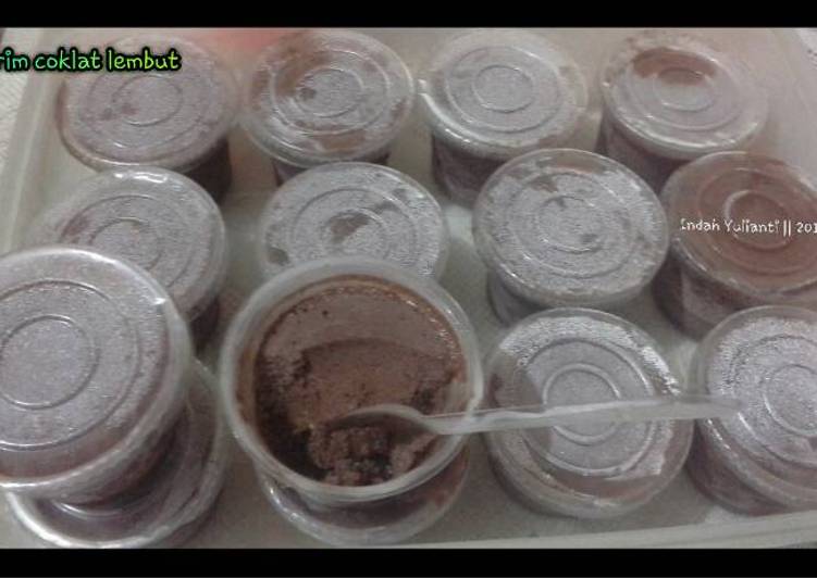 Bagaimana Membuat Es krim coklat lembut banget, Sempurna