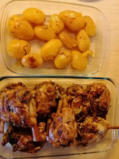 Una foto de Churrasco al horno o Codillo con patatas