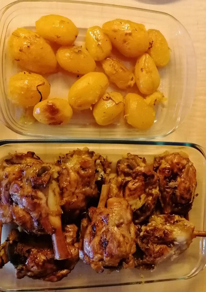 Una foto de Churrasco al horno o Codillo con patatas