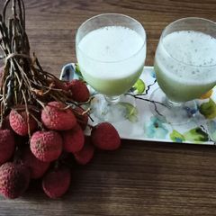 Litchi juice A picture of Litchi juice.
