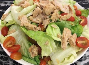 Hình của món Salad trộn cá ngừ ngâm dầu.