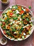 Salade Courgettes Grillées, Feta Grecque, Concombre, Avocat et Pois Chiches Crispy