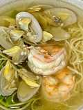 บะหมี่น้ำกุ้งหอยลาย