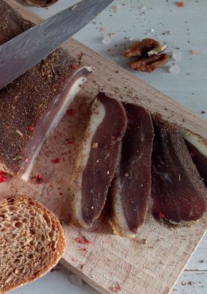 Une photo de Le Magret de canard séché maison