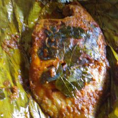 A picture of Karimeen pollichathu.