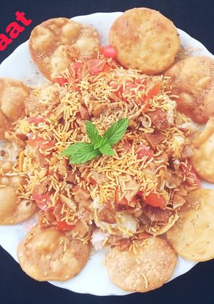 A picture of Papri Chaat/ Chana papri Chaat.