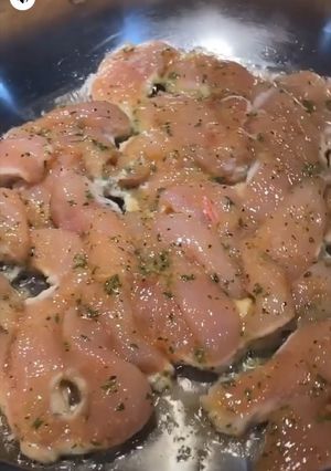 Una foto de Fajitas de pollo acompañado de verduras
