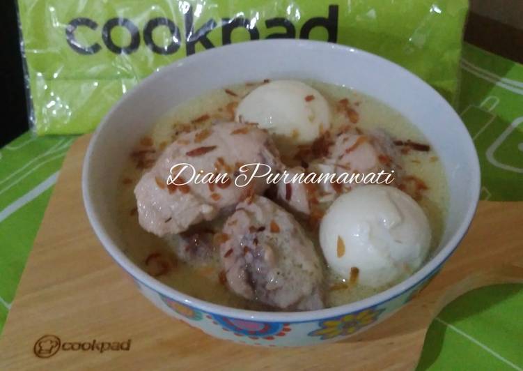 Opor Ayam Telur Tanpa Kunyit