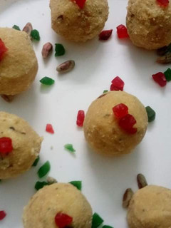 भुने चने के लड्डू (Bhune chane ke ladoo recipe in Hindi) रेसिपी मुख्य फोटो