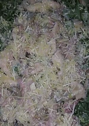 Una foto de Fideos verdes con salsa Parisienne #Almuerzo🍝