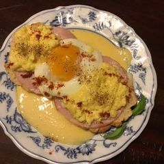 A picture of California Farm Eggs Benedict, microwave.